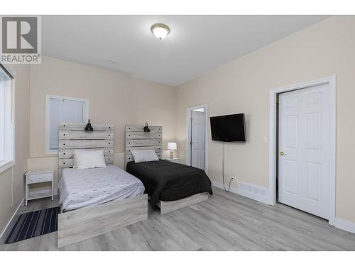 246 Pendragon Place, Kelowna, BC - Indoor Photo Showing Bedroom