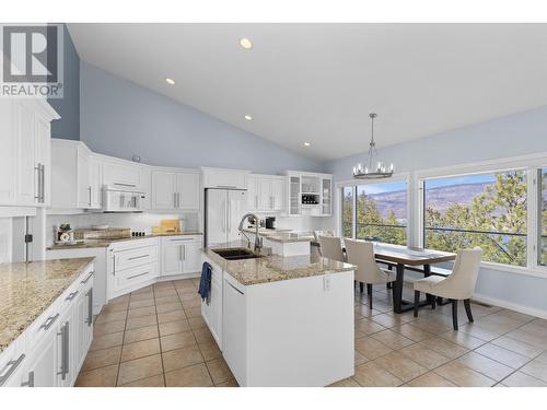 246 Pendragon Place, Kelowna, BC - Indoor Photo Showing Kitchen With Double Sink With Upgraded Kitchen