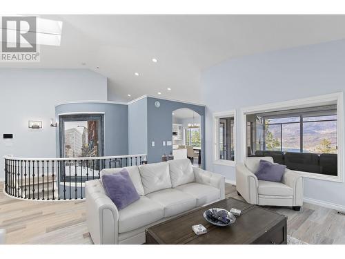 246 Pendragon Place, Kelowna, BC - Indoor Photo Showing Living Room