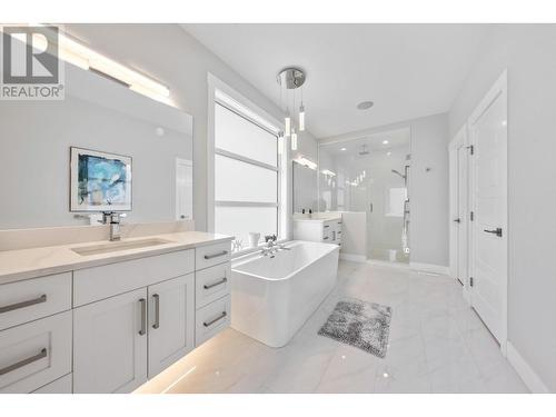9443 Ledgestone Road, Lake Country, BC - Indoor Photo Showing Bathroom