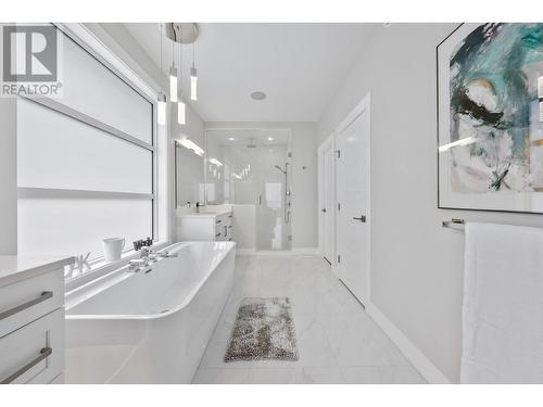 9443 Ledgestone Road, Lake Country, BC - Indoor Photo Showing Bathroom