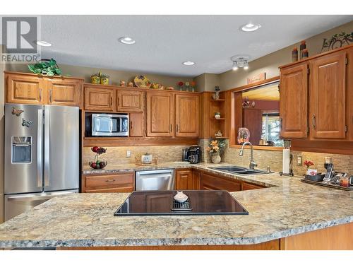 482 Clifton Road N, Kelowna, BC - Indoor Photo Showing Kitchen With Double Sink With Upgraded Kitchen