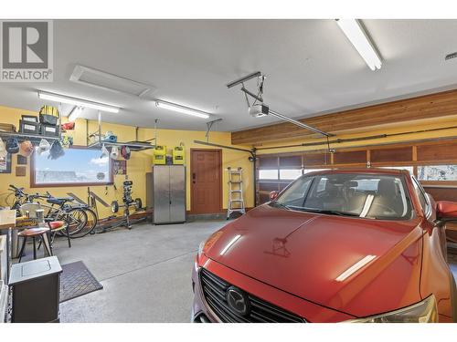 482 Clifton Road N, Kelowna, BC - Indoor Photo Showing Garage