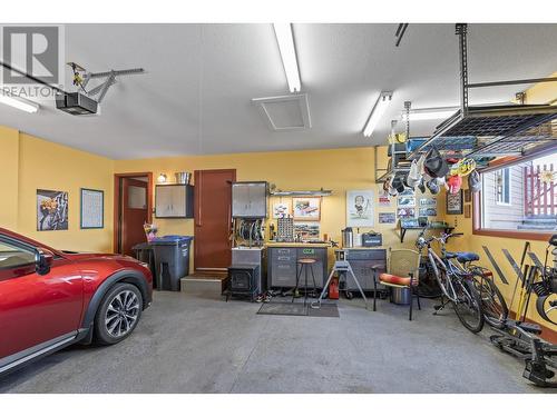 482 Clifton Road N, Kelowna, BC - Indoor Photo Showing Garage