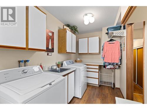 482 Clifton Road N, Kelowna, BC - Indoor Photo Showing Laundry Room