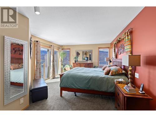 482 Clifton Road N, Kelowna, BC - Indoor Photo Showing Bedroom
