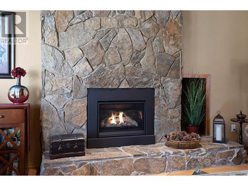 482 Clifton Road N, Kelowna, BC - Indoor Photo Showing Living Room With Fireplace