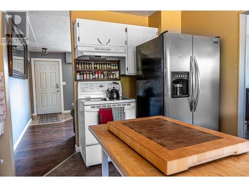 2220 Burnett Street, Kelowna, BC - Indoor Photo Showing Kitchen