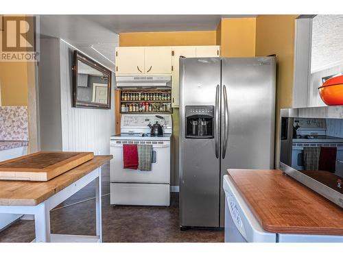 2220 Burnett Street, Kelowna, BC - Indoor Photo Showing Kitchen