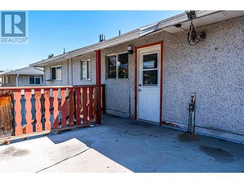 2220 Burnett Street, Kelowna, BC - Outdoor