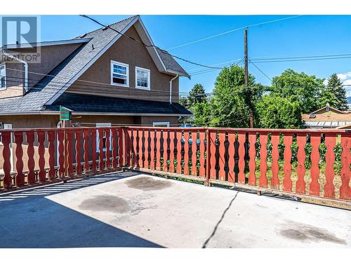 2220 Burnett Street, Kelowna, BC - Outdoor