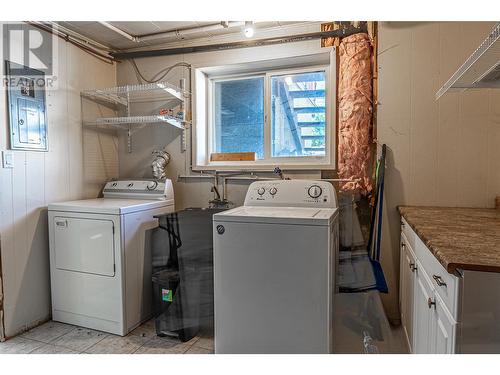 2220 Burnett Street, Kelowna, BC - Indoor Photo Showing Laundry Room