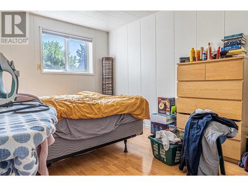 2220 Burnett Street, Kelowna, BC - Indoor Photo Showing Bedroom