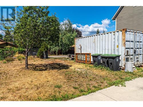 2220 Burnett Street, Kelowna, BC - Outdoor