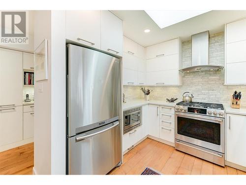 2021 Abbott Street, Kelowna, BC - Indoor Photo Showing Kitchen With Upgraded Kitchen