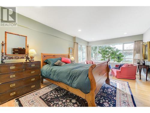 2021 Abbott Street, Kelowna, BC - Indoor Photo Showing Bedroom
