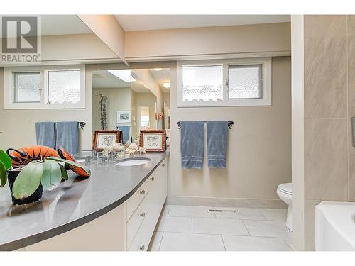 2021 Abbott Street, Kelowna, BC - Indoor Photo Showing Bathroom
