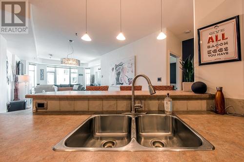 1128 Sunset Drive Unit# 1402, Kelowna, BC - Indoor Photo Showing Kitchen With Double Sink