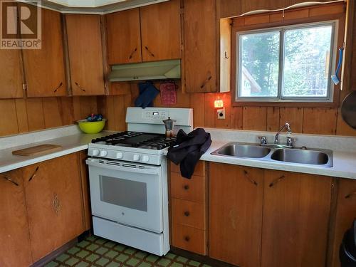 4340 Highway 33 Highway, Beaverdell, BC - Indoor Photo Showing Kitchen With Double Sink