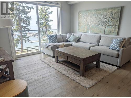 3398 Mckinley Beach Lane Unit# 104, Kelowna, BC - Indoor Photo Showing Living Room