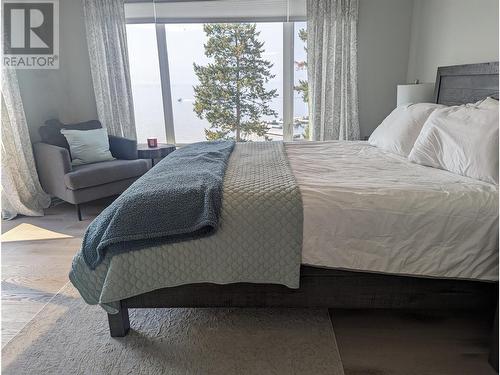 3398 Mckinley Beach Lane Unit# 104, Kelowna, BC - Indoor Photo Showing Bedroom