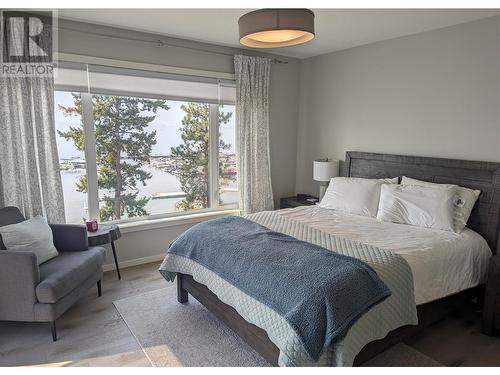 3398 Mckinley Beach Lane Unit# 104, Kelowna, BC - Indoor Photo Showing Bedroom