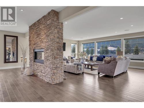 4511 Crawford Road, Lake Country, BC - Indoor Photo Showing Living Room With Fireplace