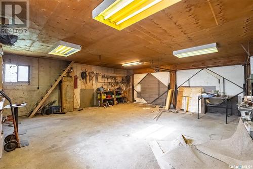 319-321 Carson Street, Dundurn, SK - Indoor Photo Showing Garage