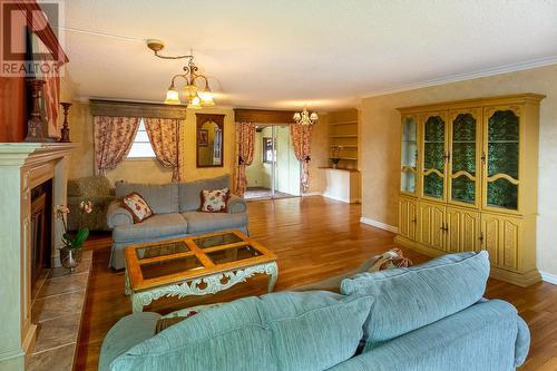 3606 Old Okanagan Highway, West Kelowna, BC - Indoor Photo Showing Living Room