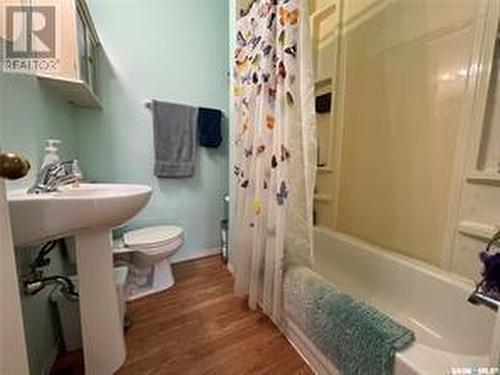 524 Leonard Street, Herbert, SK - Indoor Photo Showing Bathroom