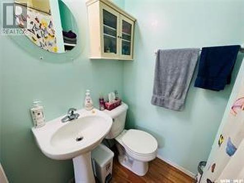524 Leonard Street, Herbert, SK - Indoor Photo Showing Bathroom