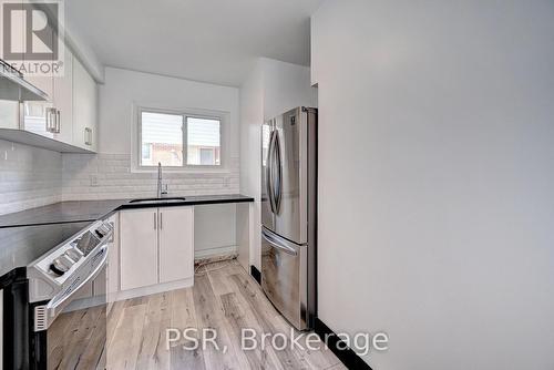 B - 516 Sunnydale Place, Waterloo, ON - Indoor Photo Showing Kitchen