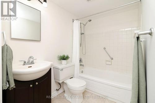 1005 - 64 Benton Street, Kitchener, ON - Indoor Photo Showing Bathroom