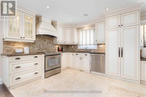 1779 Fifeshire Court, Mississauga, ON - Indoor Photo Showing Kitchen With Upgraded Kitchen