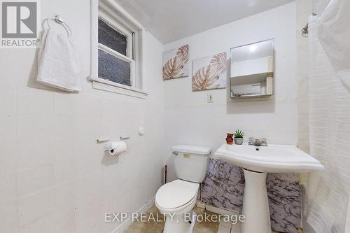 40 Corby Crescent, Brampton, ON - Indoor Photo Showing Bathroom