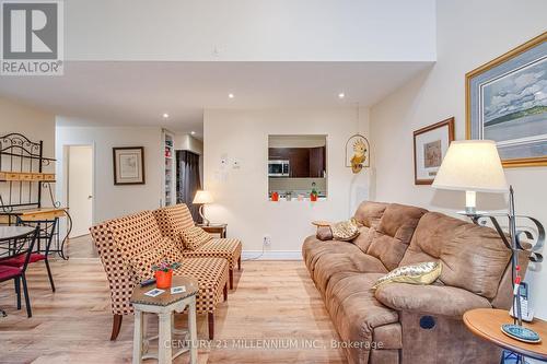 13 Trafalgar Road, Collingwood, ON - Indoor Photo Showing Living Room