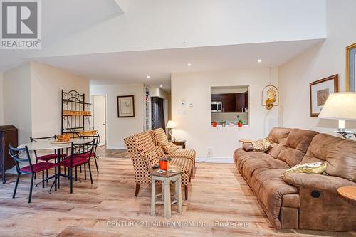 13 Trafalgar Road, Collingwood, ON - Indoor Photo Showing Living Room