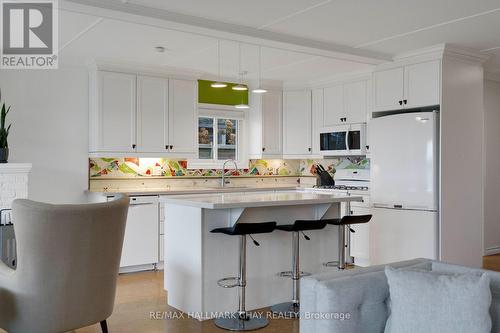 210 Kempview Lane, Barrie, ON - Indoor Photo Showing Kitchen