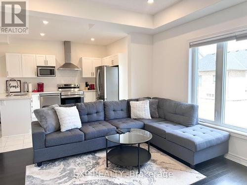 26 Shipley Avenue, Collingwood, ON - Indoor Photo Showing Living Room
