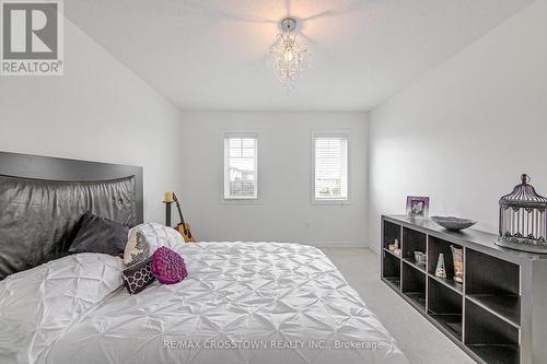 202 Sovereign'S Gate, Barrie, ON - Indoor Photo Showing Bedroom