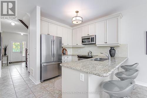 202 Sovereign'S Gate, Barrie, ON - Indoor Photo Showing Kitchen With Double Sink