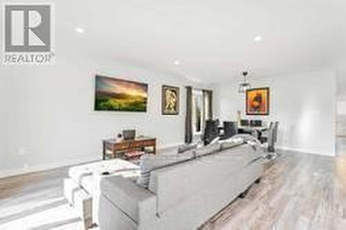 52 Marilyn Avenue S, Wasaga Beach, ON - Indoor Photo Showing Living Room