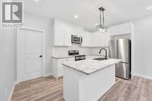 52 Marilyn Avenue S, Wasaga Beach, ON - Indoor Photo Showing Kitchen With Upgraded Kitchen