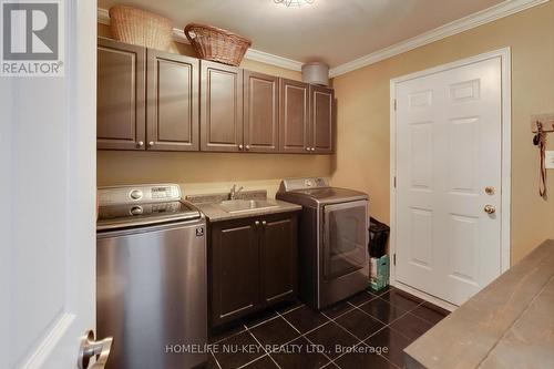 93 Holly Meadow Road, Barrie, ON - Indoor Photo Showing Laundry Room