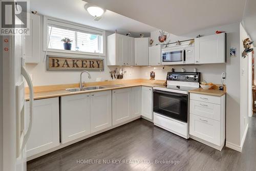 93 Holly Meadow Road, Barrie, ON - Indoor Photo Showing Kitchen With Double Sink