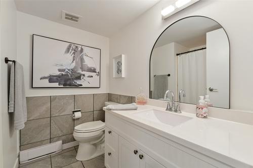 202-1390 Penticton Avenue, Penticton, BC - Indoor Photo Showing Bathroom