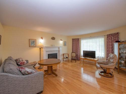 3918 22Nd Street, Vernon, BC - Indoor Photo Showing Living Room With Fireplace