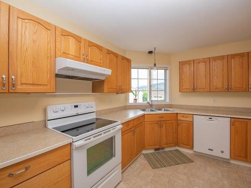 3918 22Nd Street, Vernon, BC - Indoor Photo Showing Kitchen With Double Sink