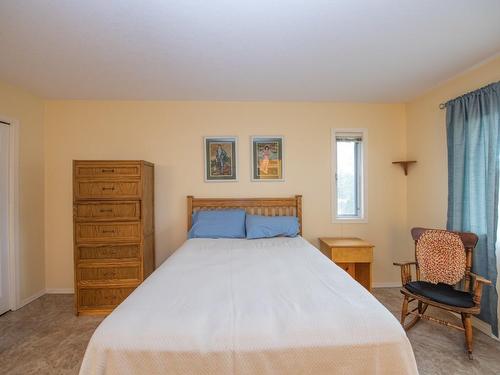 3918 22Nd Street, Vernon, BC - Indoor Photo Showing Bedroom