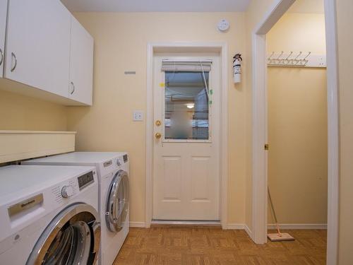 3918 22Nd Street, Vernon, BC - Indoor Photo Showing Laundry Room